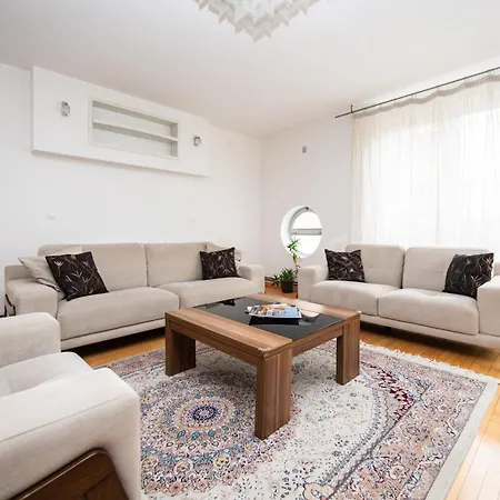 Apartment Spacious & Modern In The Centre *