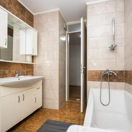 Spacious & Modern In The Centre * Sarajevo