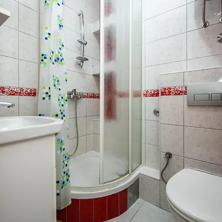 Spacious & Modern In The Centre *