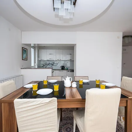 Apartment Spacious & Modern In The Centre *