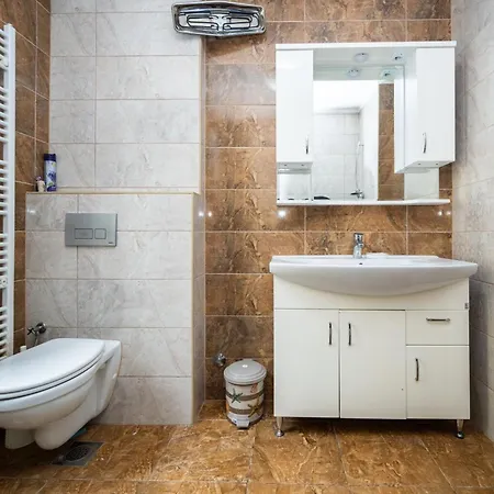 Spacious & Modern In The Centre Apartment