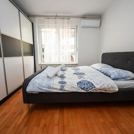 Spacious & Modern In The Centre Apartment *