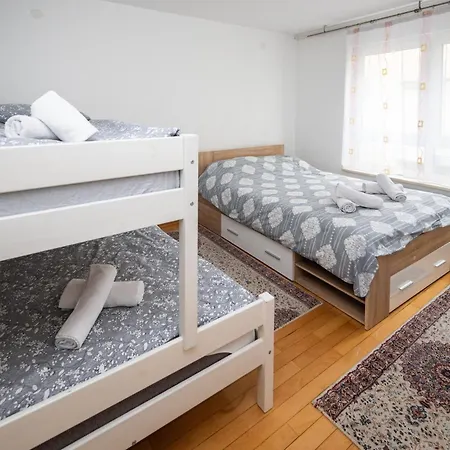 Spacious & Modern In The Centre *