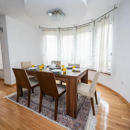 Spacious & Modern In The Centre