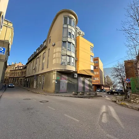 Spacious & Modern In The Centre Apartment