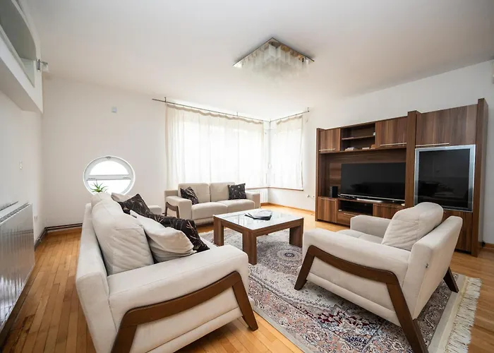 Spacious & Modern In The Centre