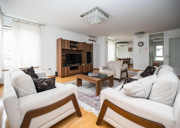 Apartman Spacious & Modern In The Centre