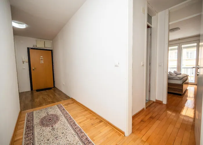 Apartman Spacious & Modern In The Centre