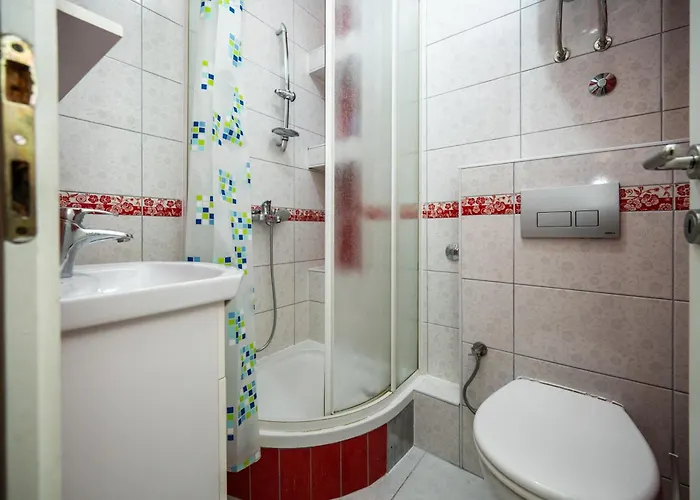 Spacious & Modern In The Centre *