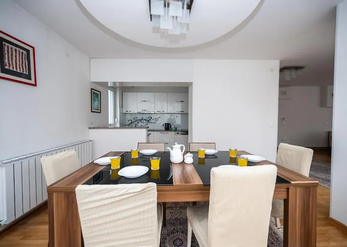 Apartman Spacious & Modern In The Centre *