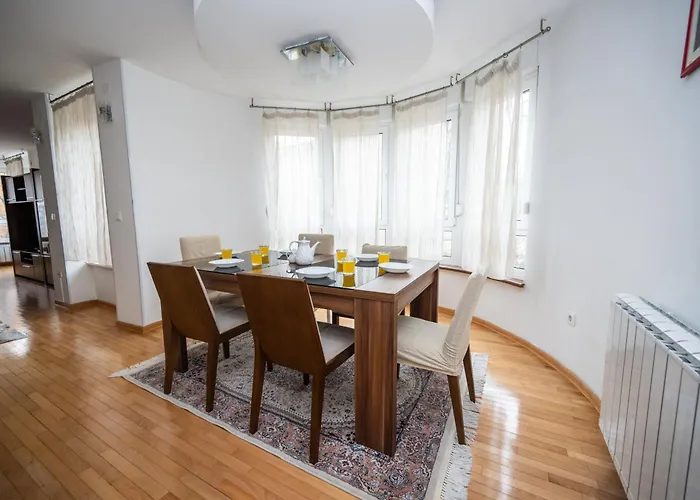 Spacious & Modern In The Centre